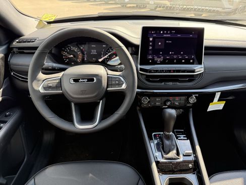 New 2026 Jeep Compass Latitude image 11