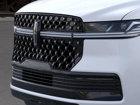 New 2026 Lincoln Navigator L Black Label AWD/4WD image 17