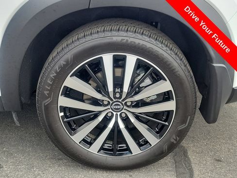 Used 2025 Nissan Pathfinder Platinum FWD image 30