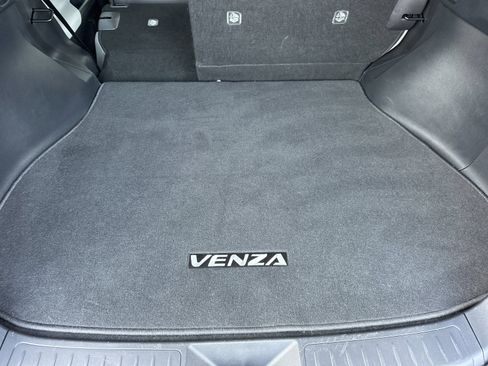 Used 2022 Toyota Venza LE image 14