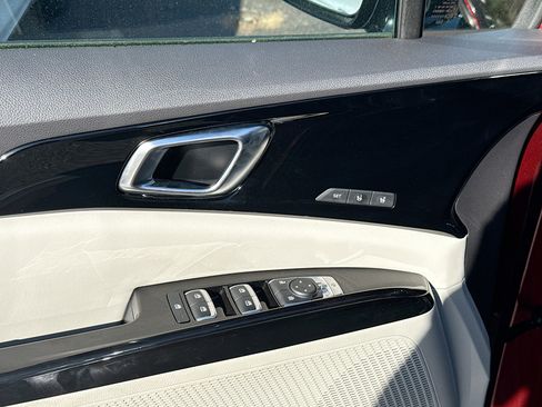 Used 2024 Kia Carnival SX Prestige image 16