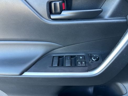 Used 2022 Toyota RAV4 LE image 11