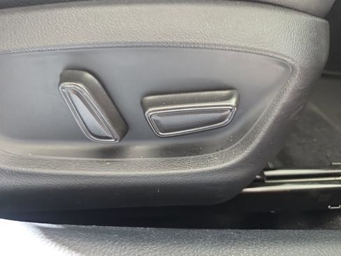 Used 2021 Toyota Camry XLE image 10