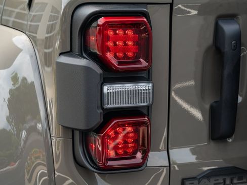 Used 2025 Ford Bronco Raptor AWD/4WD image 18