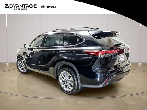Used 2022 Toyota Highlander Limited AWD/4WD image 5