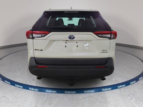Used 2022 Toyota RAV4 XLE Premium AWD/4WD image 7