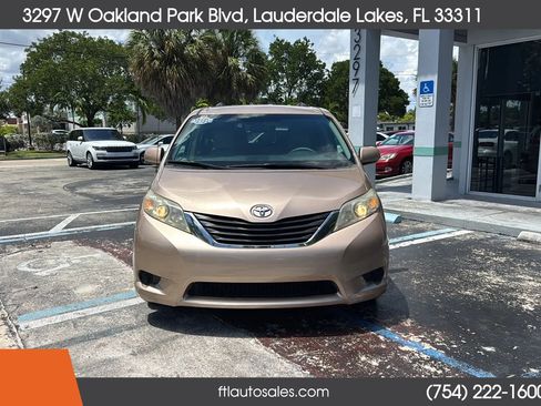 Used 2012 Toyota Sienna LE FWD image 5