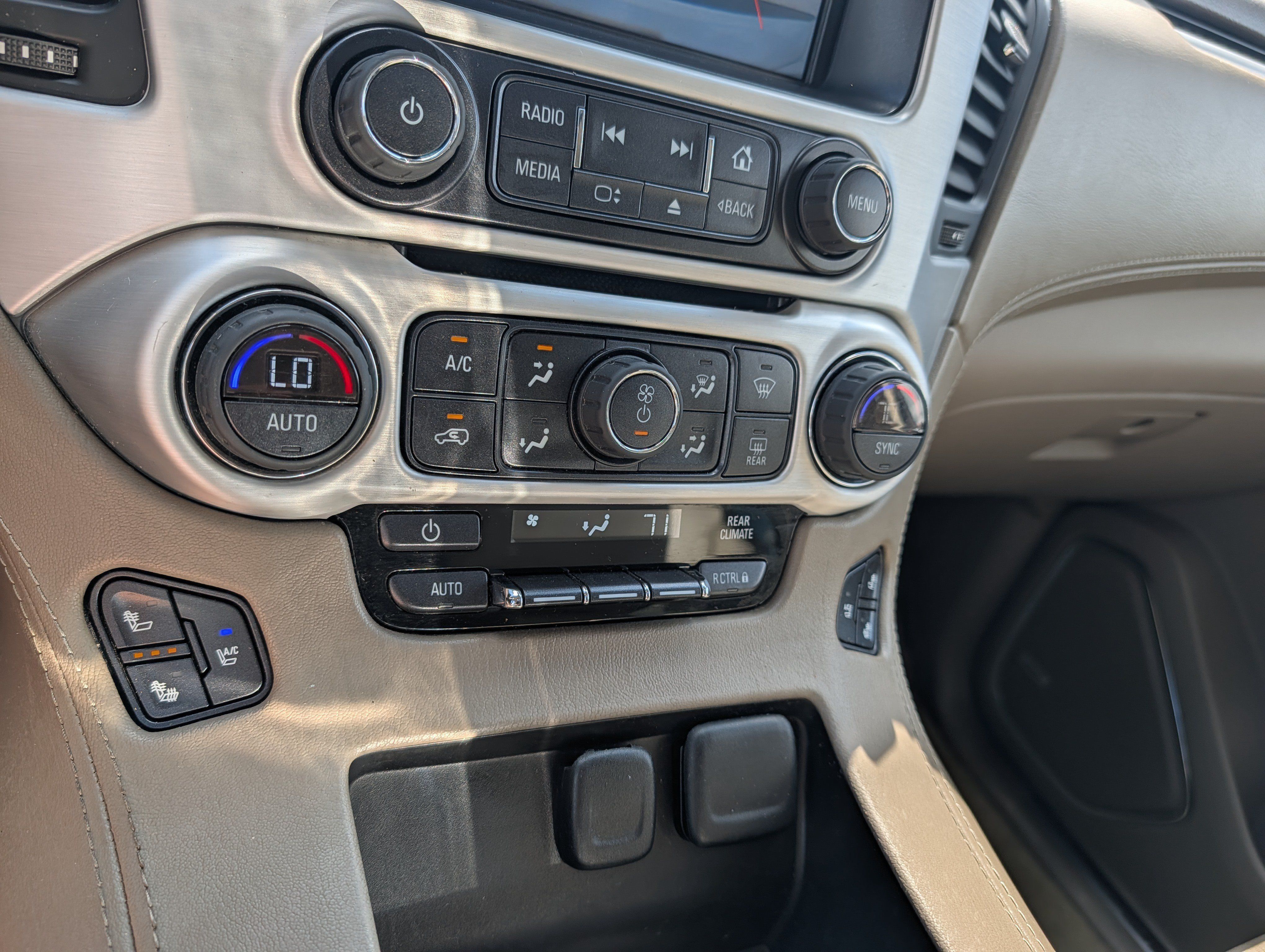 Used 2015 GMC Yukon SLT w/ Open Road Package AWD/4WD image 32
