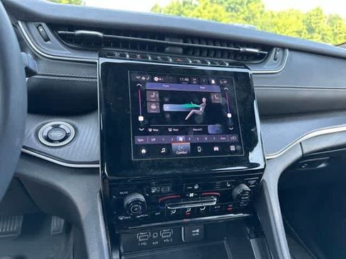 Used 2023 Jeep Grand Cherokee L Laredo AWD/4WD image 8