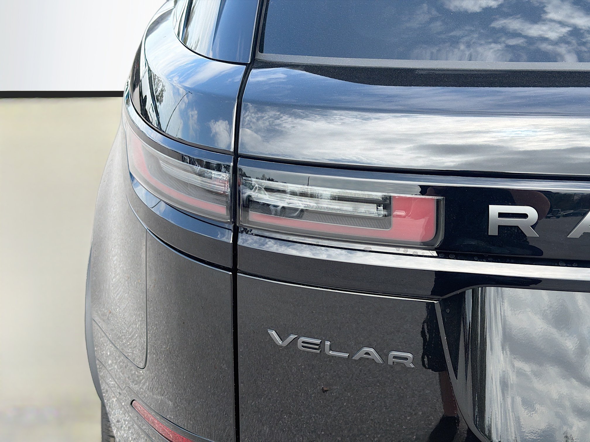 New 2026 Land Rover Range Rover Velar Dynamic SE AWD/4WD image 10