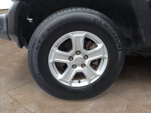 Used 2020 Jeep Wrangler Sport AWD/4WD image 29