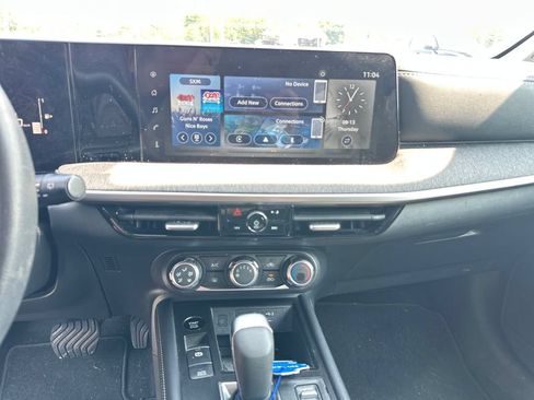 Used 2025 Nissan Kicks SV AWD/4WD image 13