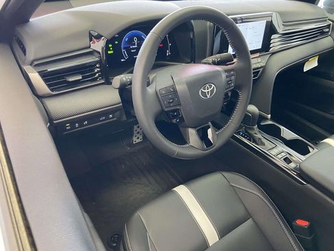 Used 2026 Toyota Camry SE image 12