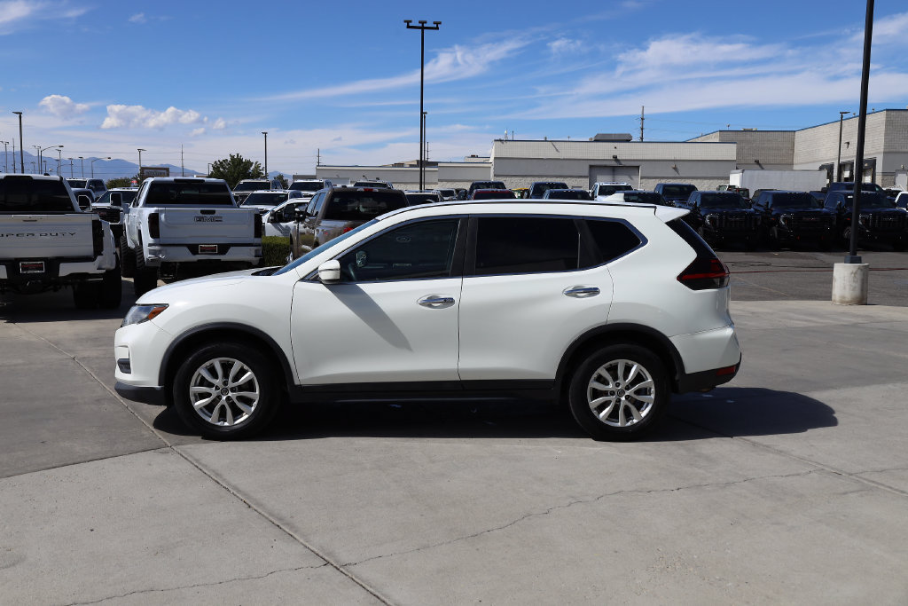 Used 2018 Nissan Rogue SV FWD image 3