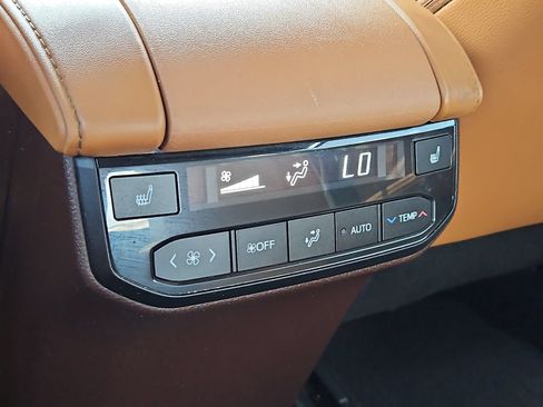 Used 2021 Toyota Highlander Platinum FWD image 22
