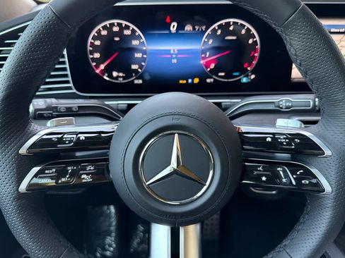 New 2026 Mercedes-Benz GLS 580 4MATIC image 24