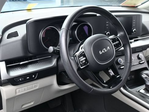 Used 2024 Kia Carnival LX FWD image 15