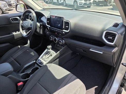 New 2025 Hyundai Venue SEL image 9