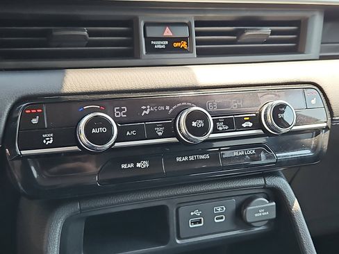 Used 2025 Honda Pilot EX-L image 16