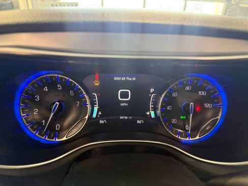 Used 2025 Chrysler Pacifica Limited FWD image 15