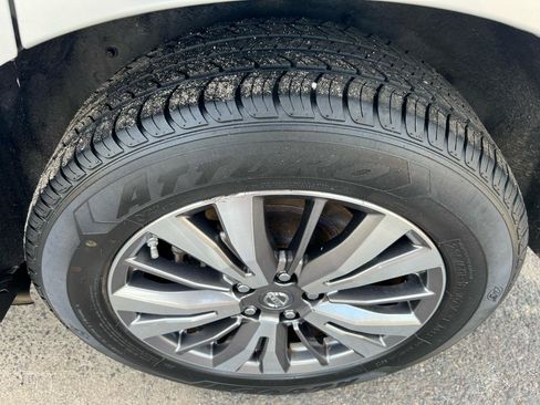 Used 2018 Nissan Pathfinder SV AWD/4WD image 9