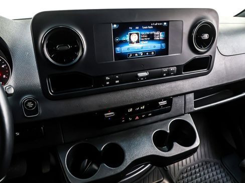 Used 2022 Mercedes-Benz Sprinter 2500 image 7