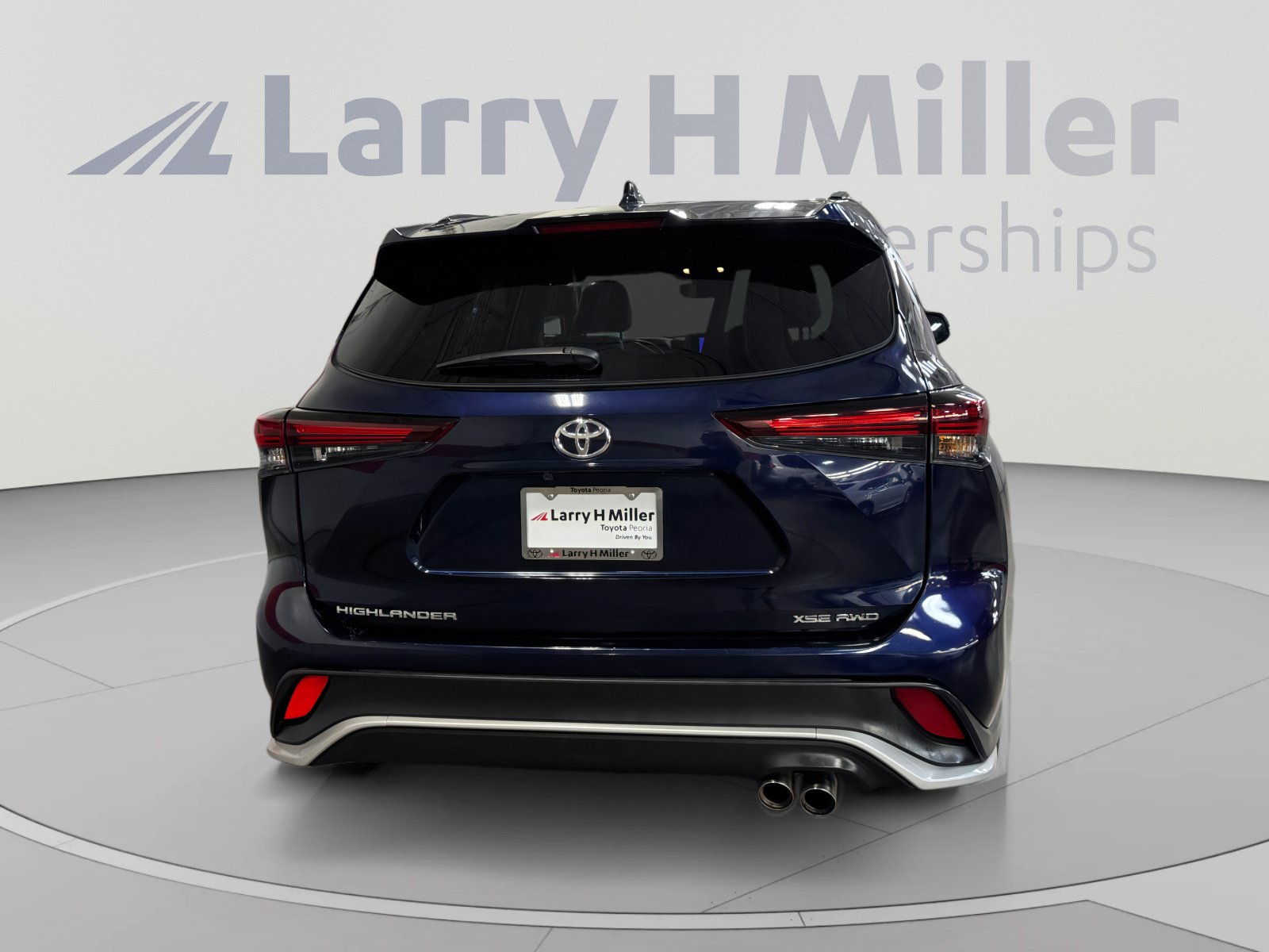 Used 2025 Toyota Highlander XSE AWD/4WD image 4