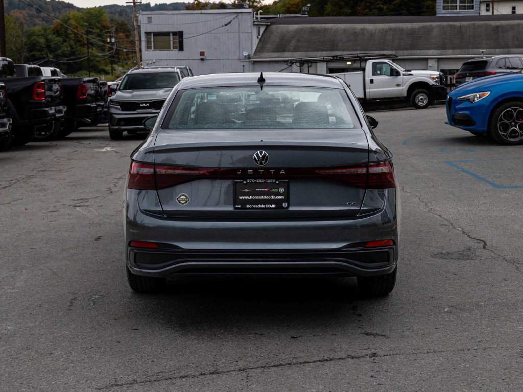 Used 2026 Volkswagen Jetta SE FWD image 5
