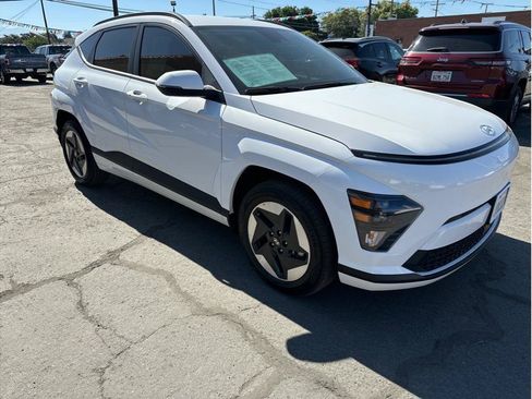 Used 2025 Hyundai Kona SEL FWD image 4