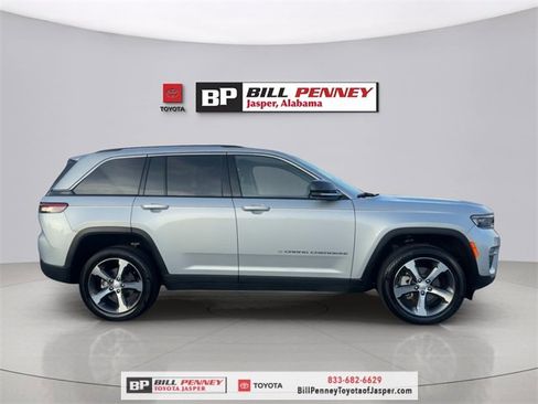 Used 2023 Jeep Grand Cherokee Limited w/ Luxury Tech Group II image 6