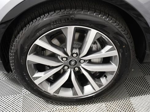 Used 2026 Land Rover Discovery Dynamic SE AWD/4WD image 11