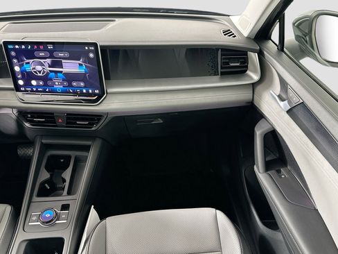 New 2026 Volkswagen Tiguan SE image 23