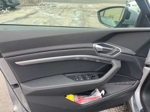 Used 2022 Audi e-tron Premium image 12