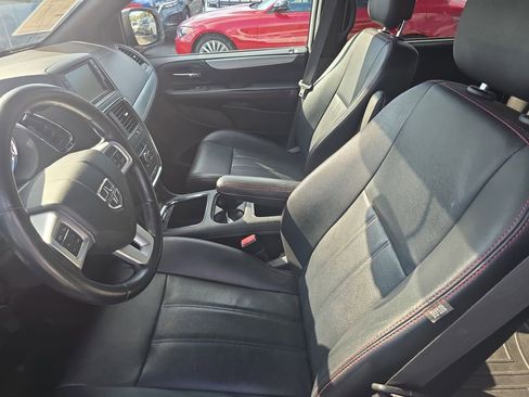 Used 2018 Dodge Grand Caravan GT image 17