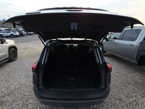 Used 2023 Nissan Rogue SV image 14