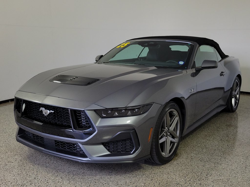 Used 2025 Ford Mustang GT Premium RWD image 2