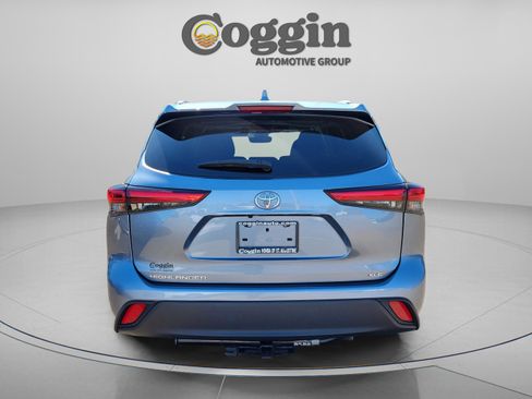 Used 2022 Toyota Highlander XLE image 6