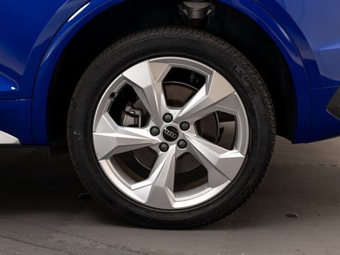 Used 2024 Audi Q5 2.0T Premium w/ Convenience Package image 41