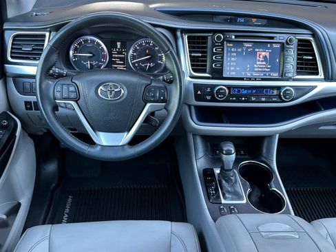 Used 2016 Toyota Highlander XLE AWD/4WD image 15