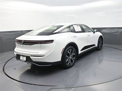 Used 2024 Toyota Crown XLE image 7