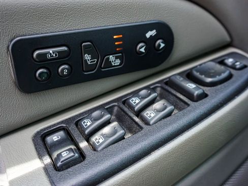 Used 2005 GMC Yukon XL 2500 SLT w/ SLT Preferred Equipment Group image 27