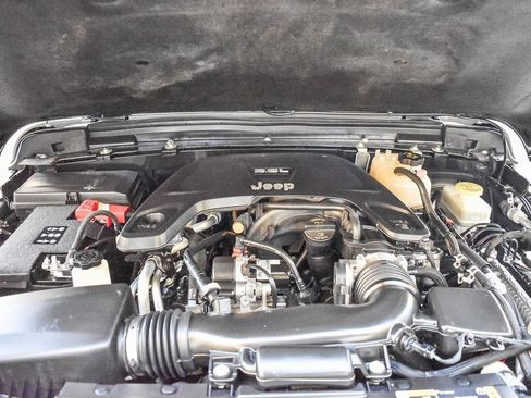 Used 2021 Jeep Wrangler Unlimited Sport image 24