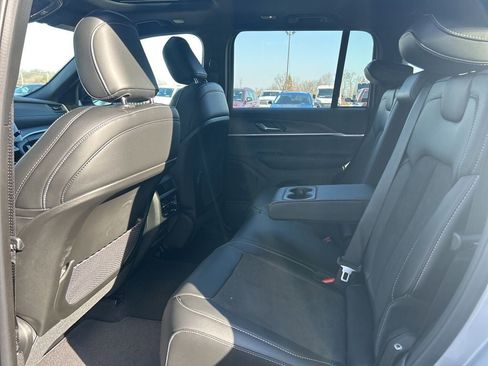 New 2026 Jeep Grand Cherokee Altitude AWD/4WD image 18