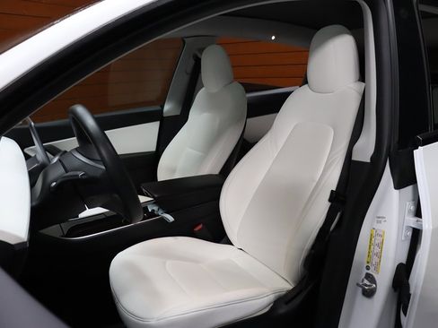 Used 2021 Tesla Model Y Long Range image 43