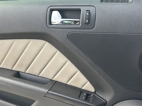 Used 2014 Ford Mustang GT Premium RWD image 30