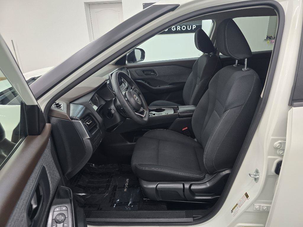 Used 2023 Nissan Rogue S FWD image 8