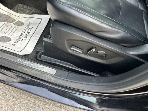 Used 2019 Ford Edge Titanium w/ Equipment Group 301A AWD/4WD image 31
