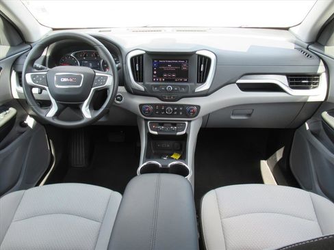 Used 2024 GMC Terrain SLE w/ Driver Convenience Package image 12