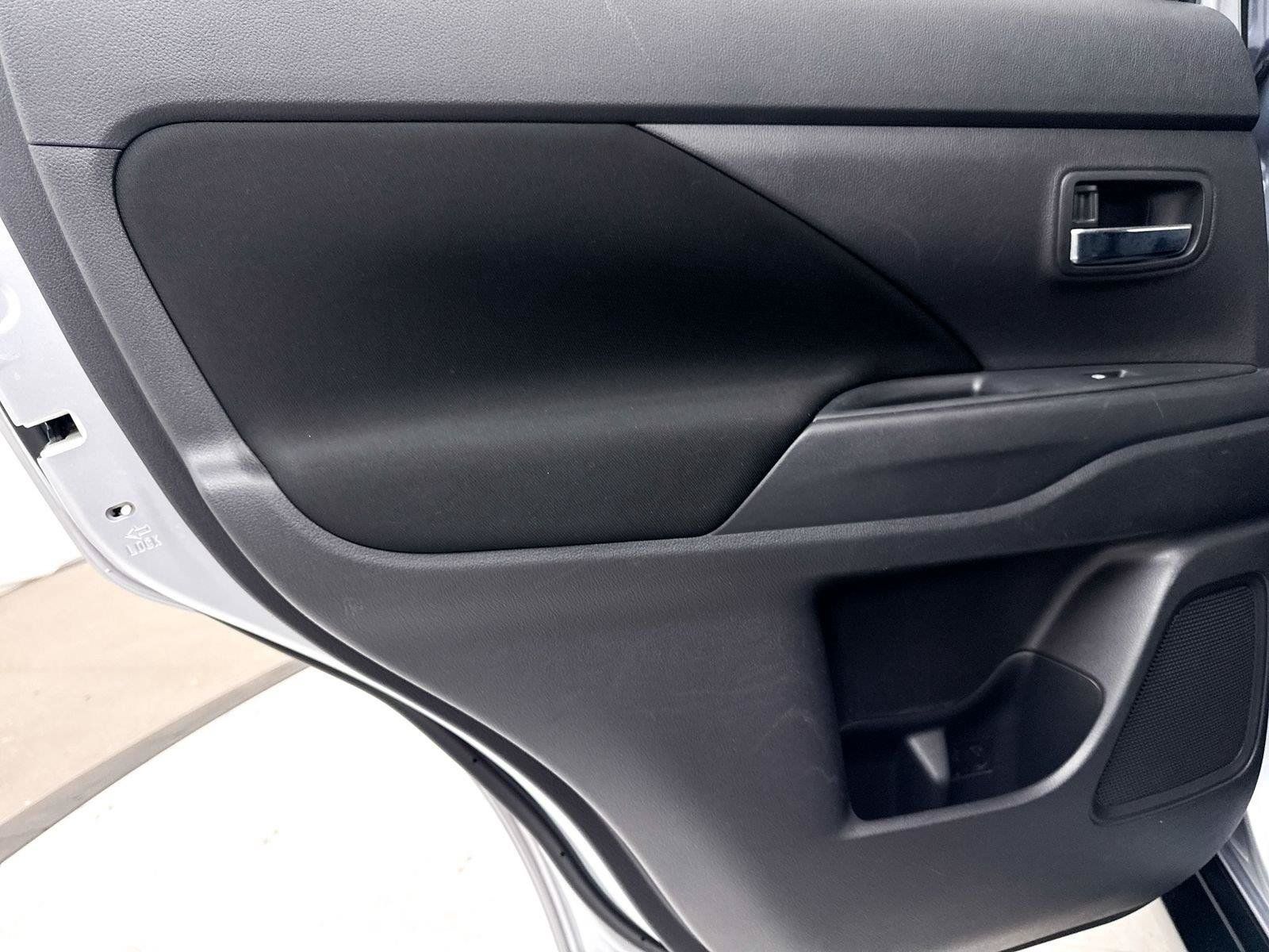 Used 2016 Mitsubishi Outlander SE FWD image 20