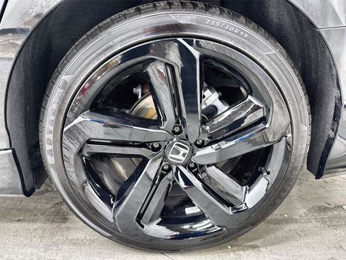Used 2018 Honda Accord Sport image 10